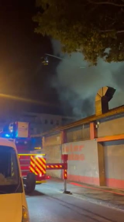 Près d'une centaine de marins-pompiers mobilisés face à un gigantesque feu d'entrepôt à la Cabucelle