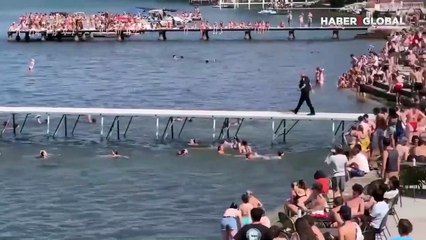 İskele çökünce çok sayıda üniversite öğrencisi göle düştü