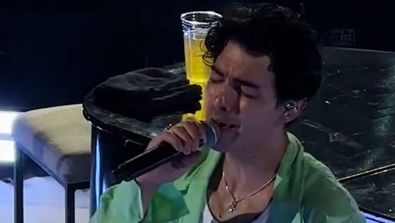 Joe Jonas performs ‘love letter’ song he wrote for wife Sophie Turner amid divorce rumours