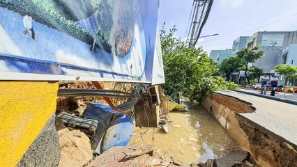 Một tuyến đường bất ngờ sụt lún hàng trăm mét, “nuốt chửng” cây xanh, trụ điện