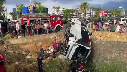 Bodrum'da işçi servis midibüsü dere yatağına düştü: 23 yaralı