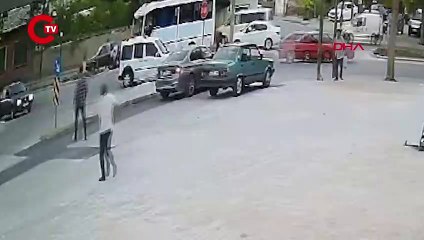 Trafikte 'Neden korna çalıyorsun' kavgası Demir parçasıyla darbedildi!
