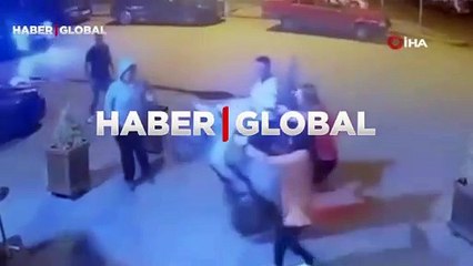 Ne motosikletten vazgeçti, ne de çaydan! İzleyenleri güldüren anlar güvenlik kamerasına yansıdı