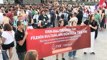 A Milli Kadın Voleybol Takımı Şampiyonluk Kutlamasında Taraftarlarla Buluştu