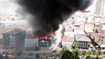 İstanbul’da iş yerinde yangın: Alevler çevre binalara sıçradı, itfaiye ekipleri müdahale ediyor