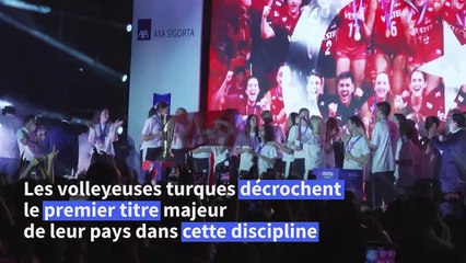 Turquie: des milliers de supporters célèbrent la victoire de l'équipe féminine de volleyball