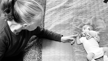 Grandma With Alzheimer's Has Joy Of Rediscovering Grandbaby Every Visit | Happily TV