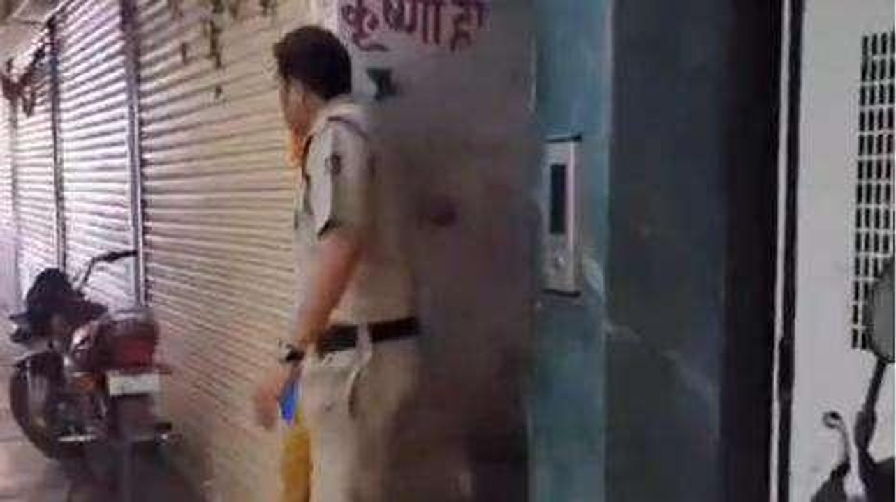 सेक्स रैकेट का पुलिस ने किया भंडाफोड़, युवक युवतियों को संदिग्ध हालत में पकड़ा