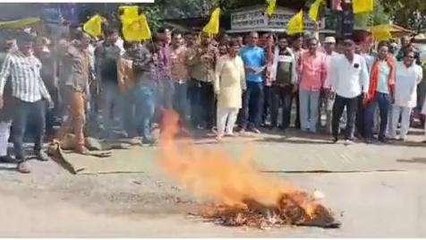 रायसेन: बिजली समस्या से किसान परेशान, फूंका CM शिवराज का पुतला