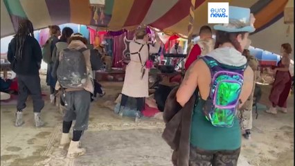Miles de asistentes salen del Burning Man tras tres días atrapados por las lluvias y el barro