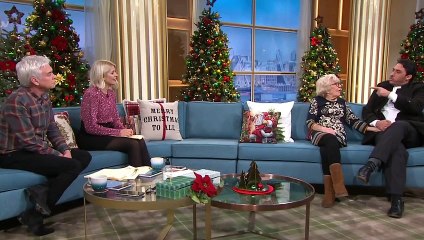 Oğlu uyarmıştı! Kendisinden 47 yaş küçük Mısırlı ile evlenen 84 yaşındaki kadın yaptığına bin pişman