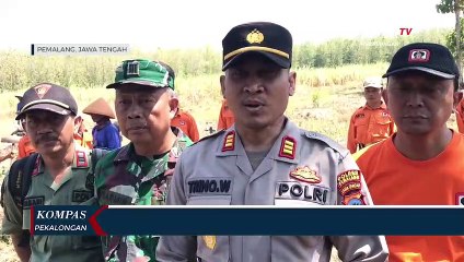 Petugas Gabungan Padamkan Api di Hutan Pemalang
