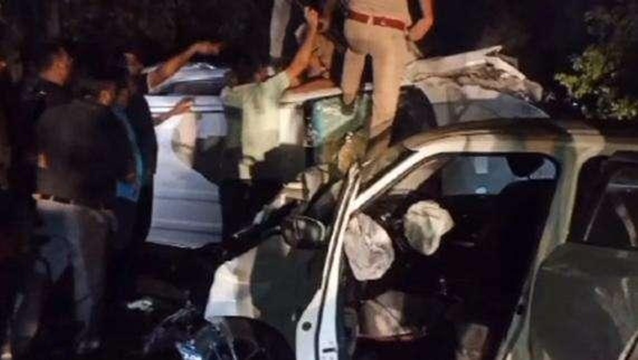 लखीमपुर खीरी: तीन कारों की आपस में हुई जोरदार भ...