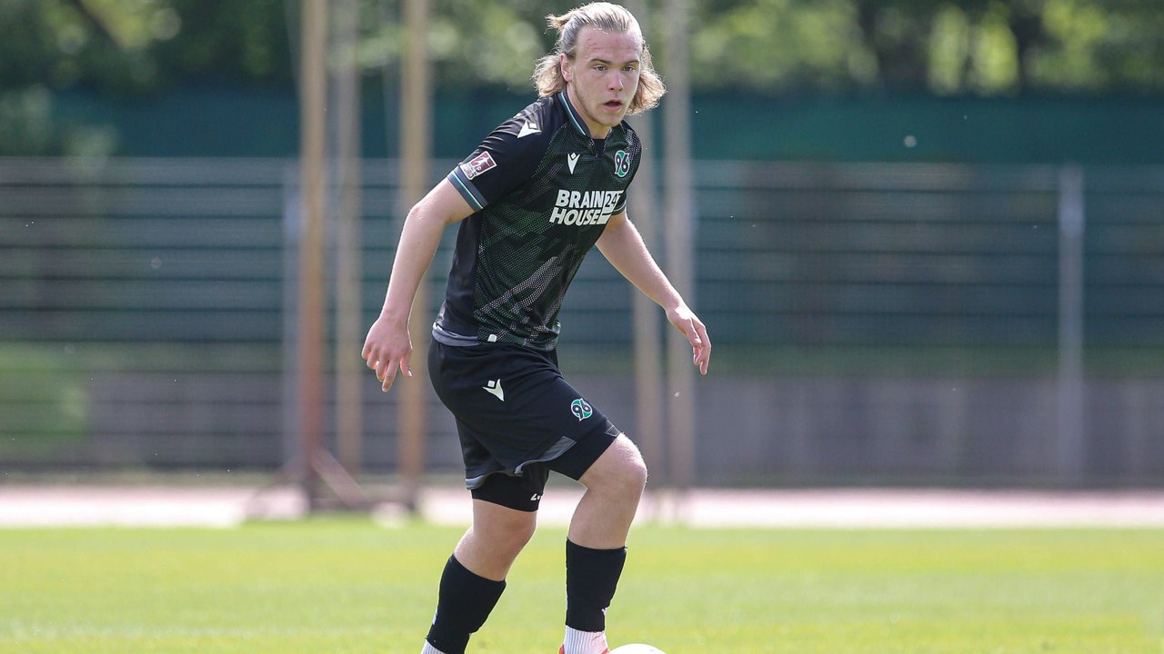 Schlenzer, Direktabnahme, Traumfreistoss: Die besten Amateurfußball-Tore im August