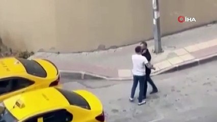 Ellerini arkadan bağladı, karşılık vermedi