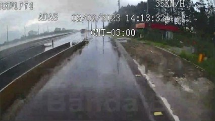 Câmera flagrou Fusca na contramão antes de engavetamento na BR-277