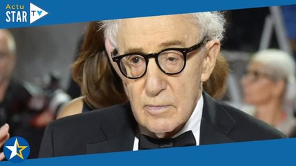 PHOTOS Woody Allen tout sourire au bras de son épouse Soon Yi, l'instant interrompu par des manifest