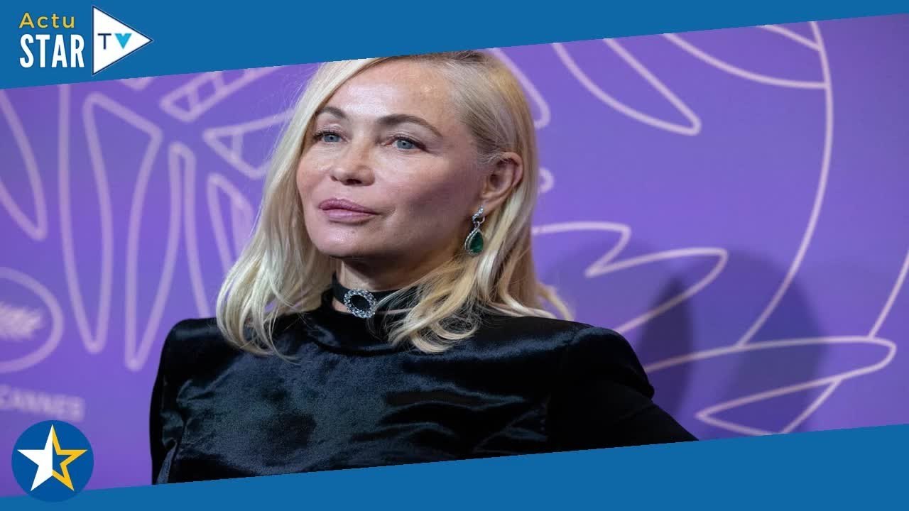 « Tu déchires sans bruit ma chemise de nuit »  Emmanuelle Béart révèle avoir été victime d’inceste 0