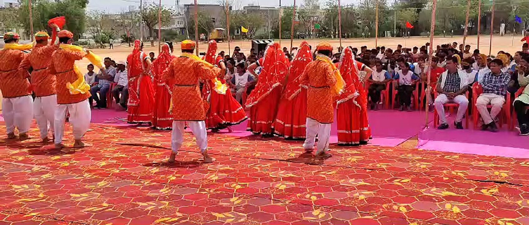 खुशी में नाचतीं आई महिलाएं: विजेता व उपविजेता हुए सम्मानित