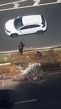 Homens são flagrados furtando fios em Salvado
