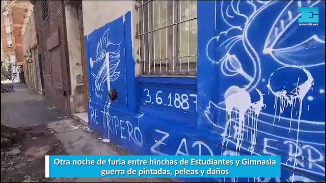 Otra noche de furia entre hinchas de Estudiantes y Gimnasia guerra de pintadas, peleas y daños