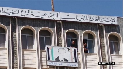 Protesters destroy pictures of Hafez al-Assad in south Syria