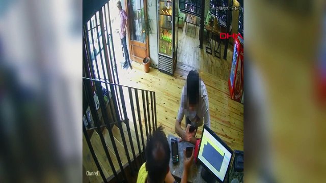 Annemi arayacağım diyerek cep telefonunu aldı: Banka hesabındaki 40 bin lirayı kendine gönderdi