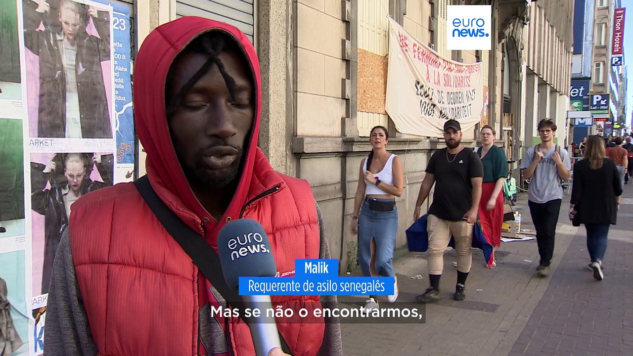 Requerentes de asilo ocupam edifício em Bruxelas que vai ser evacuado.