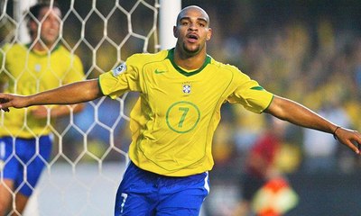 نجم كرة قدم برازيلي يبيع  قصره ويقرر العيش في فندق