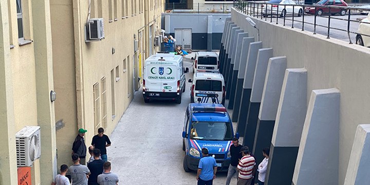 Tartıştığı komşusu ve eşini öldüren kişi intihar etti