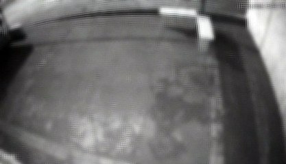 Vídeo mostra suspeito chegando ao local onde estudante e amigo foram mortos a facadas