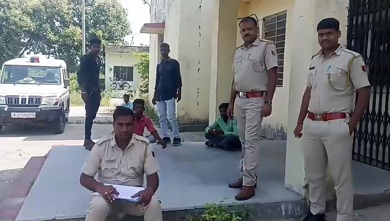 vdoबिना बताए निकली घर से, बाड़े में देखा तो उड़ गए होश