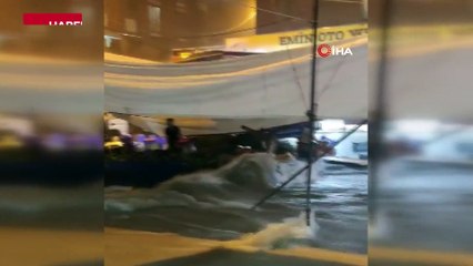 Arnavutköy semt pazarı sular altında kaldı