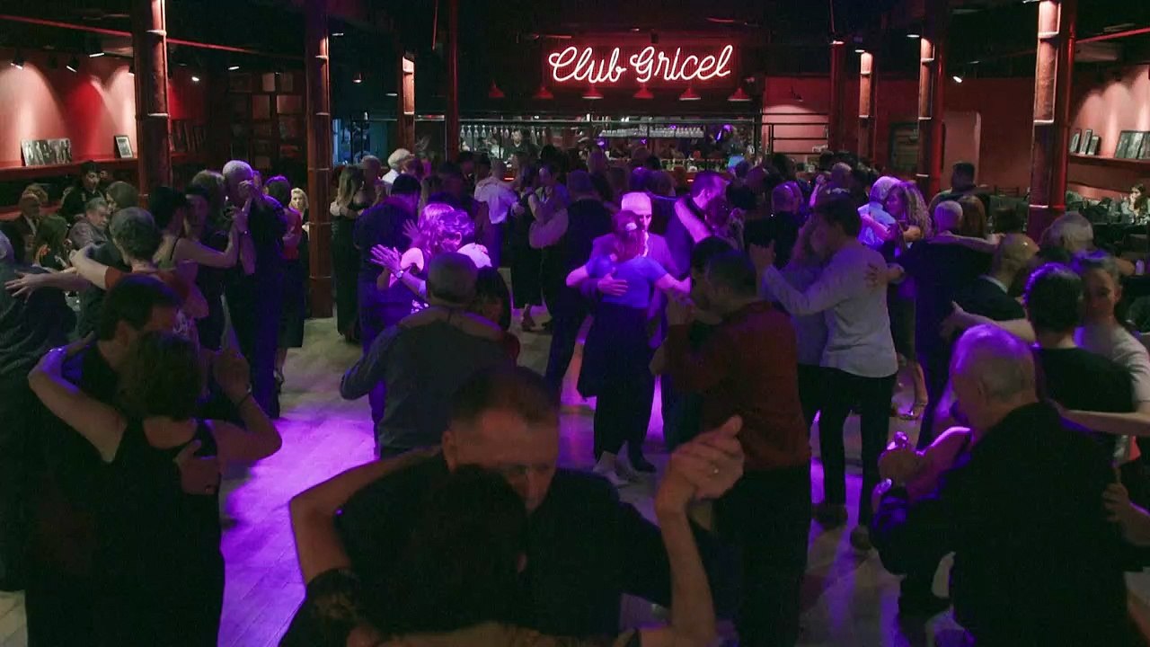 Milongas de Buenos Aires resisten pese a la crisis en Argentina