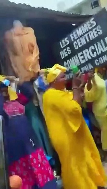 Conakry : des femmes réclament le retour d’ALPHA CONDÉ