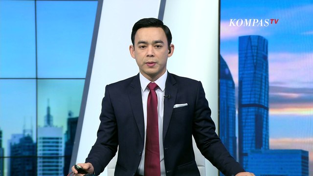 Mobil Terbakar di Tol JORR, Diduga Api Muncul Usai Menabrak Truk!