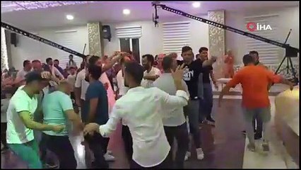 O anlar böyle kaydedildi! Düğünde çiftetelli oynarken kalbine yenildi