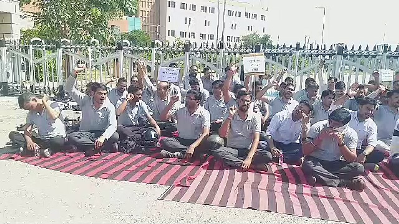 प्रमोशन पॉलिसी को लेकर मेट्रो रेल कर्मचारियों क...