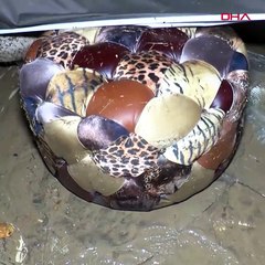 Sel araçları mağazaların içine sürükledi