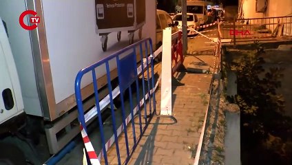 Çocuklar oynuyordu Otomobil apartman boşluğuna düştü