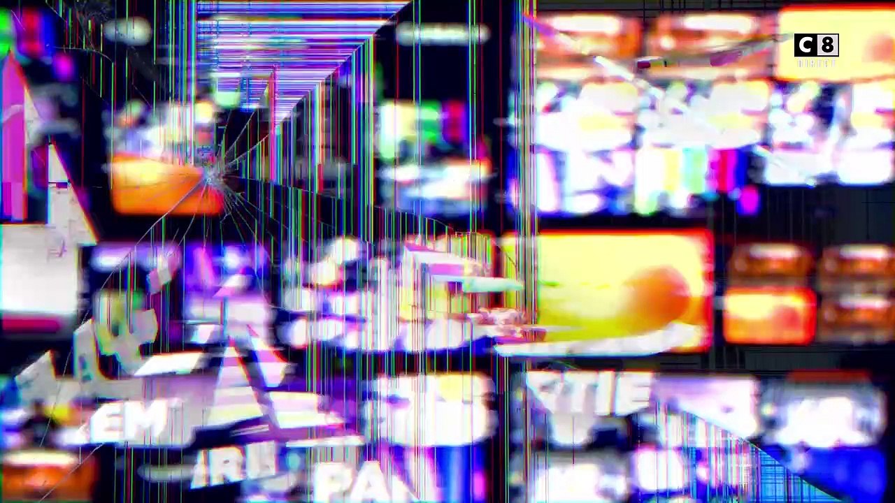 Extraits de "Paf" présenté par Pascale de La Tour du Pin sur C8