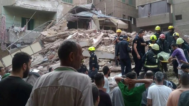 مصرع 4 وإصابة 5 آخرين في انهيار عقار سكني بمنطقة حدائق القبة بـ #القاهرة #مصر #العربية