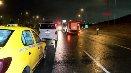 İstanbul'da kuvvetli sağanak sonucu araçlar mahsur kaldı