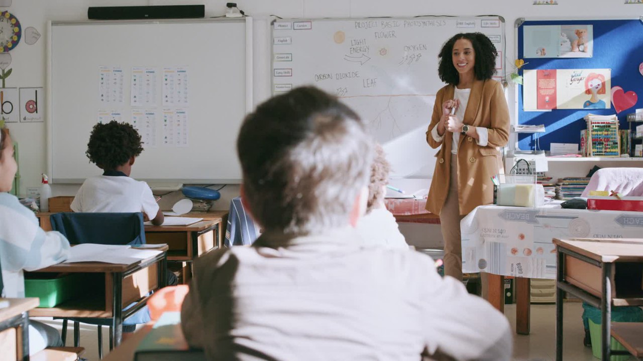 Salaires : combien sont payés les contractuels de l’Education nationale ?