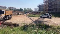Infortunio a Gessate, un camion si ribalta in un cantiere edile: grave l'autista