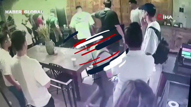 Nişantaşı’nda fenomenlerin tekme ve yumruklu kavgası kamerada: Masa ve sandalyeler havada uçuştu