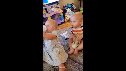 Tải video: Babies Going Viral | Giggles and Glee