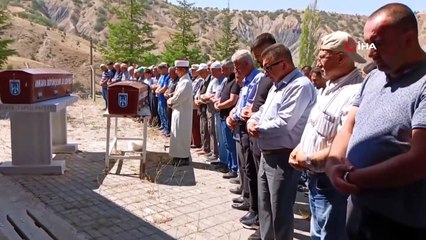 Husumetli olduğu komşusunu ve karısını öldürüp intihar etti