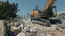 الاحتلال الإسرائيلي يهدم منشآت تجارية في حي البقعان بالقدس