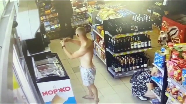 П'яний і майже голий: у Кропивницькому поліція відкрила вогонь після погрози підірвати АЗС (відео)